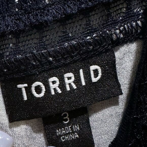 Torrid Navy Floral Lace Inset Tank Size 3 - Picture 6 of 7